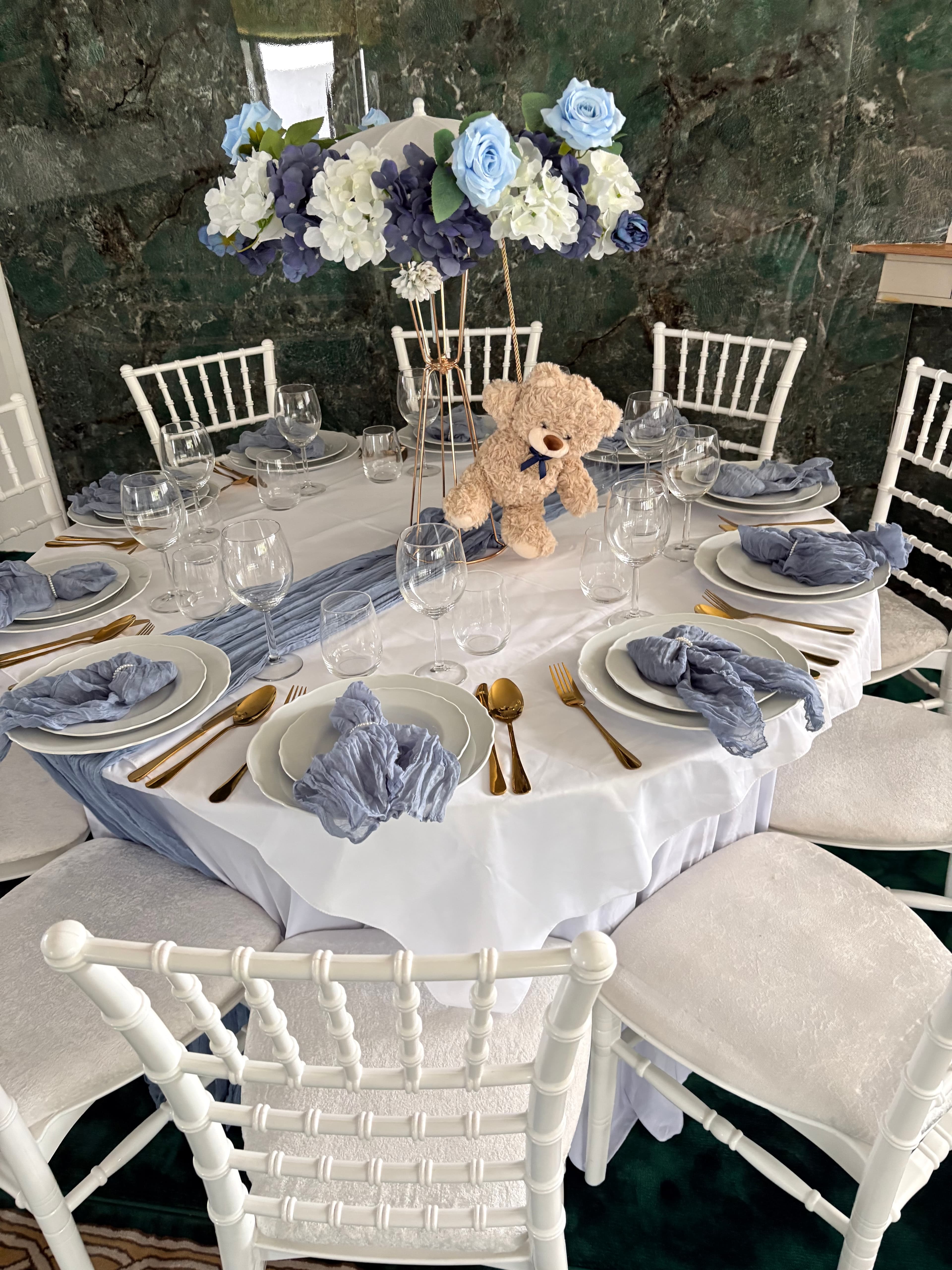 Crossback Stoel test: Rustieke crossback stoel met karakteristieke X-vormige rugleuning.
